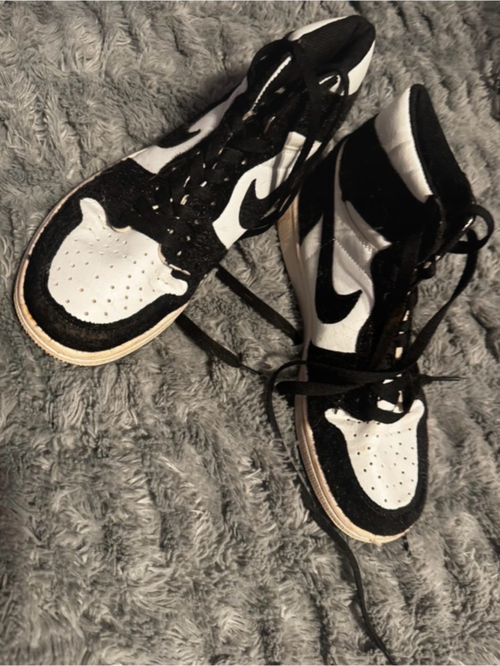 Nike Black and White High-Top Women’s Sneakers